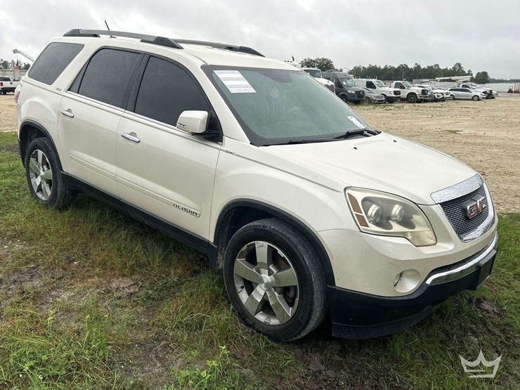 2011-gmc-acadia-image-2