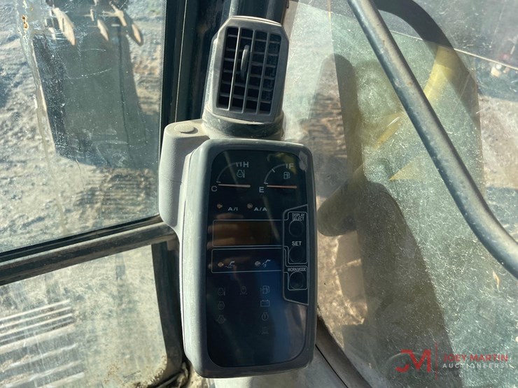 deere-330c-lc-image-21