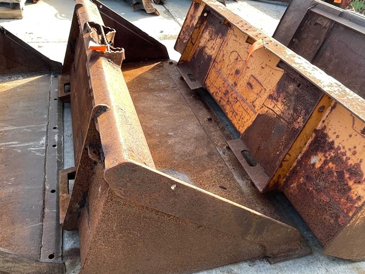 #1813-•-skid-steer-straight-edge-bucket-image-3
