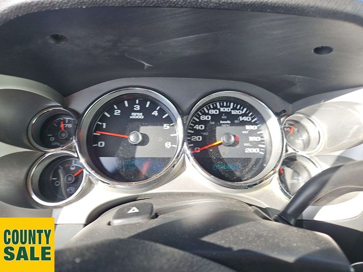 2011-chevrolet-silverado-2500hd-image-17