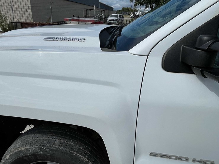 2018-chevrolet-3500-image-11