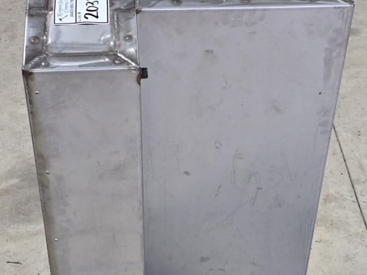 stainless-steel-fuel-tank-image-1