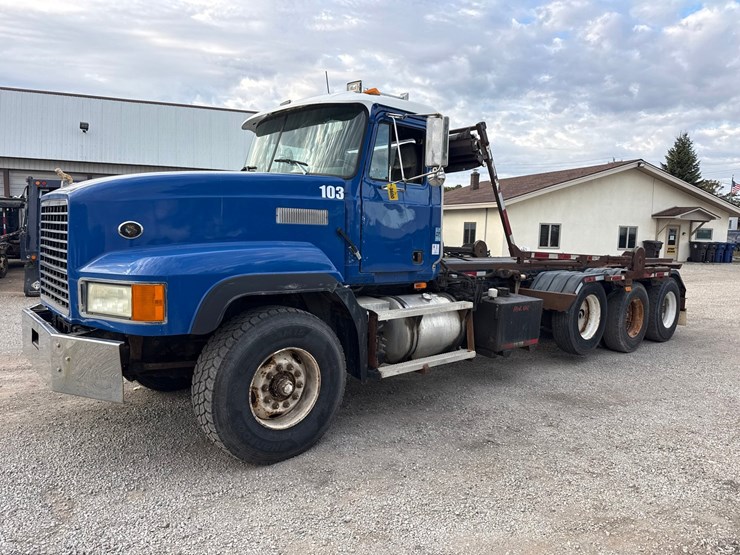 1997-mack-cl713-image-1