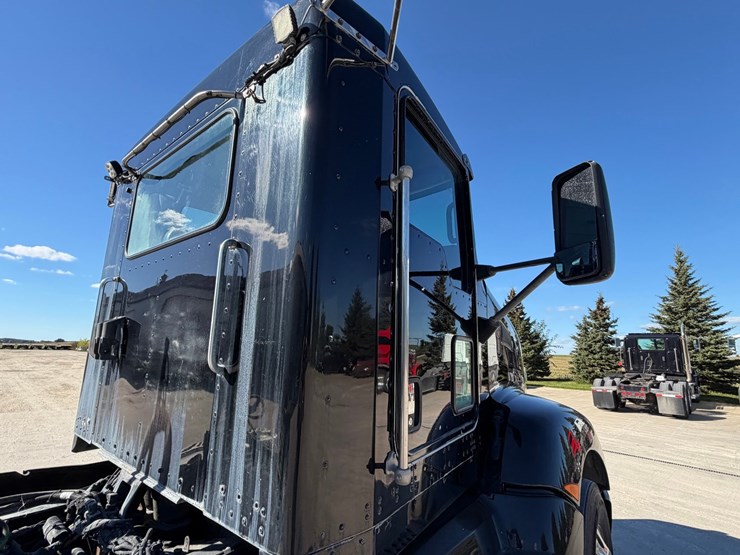 #1728-•-2012-kenworth-day-cab-truck-tractor-image-24