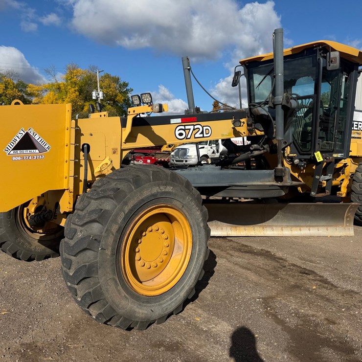 DEERE 672D