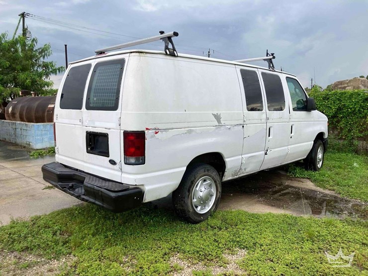 2008-ford-cargo-image-3