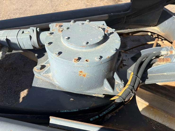 deere-672d-image-47