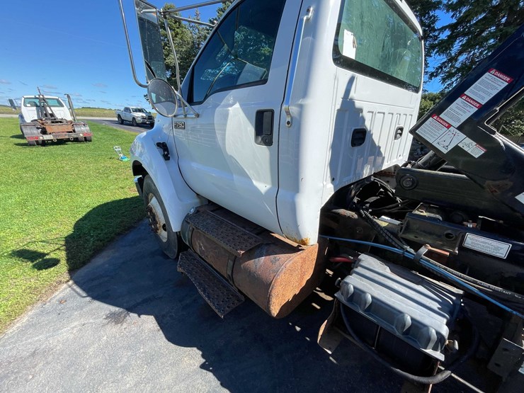 2013-ford-f750-image-15
