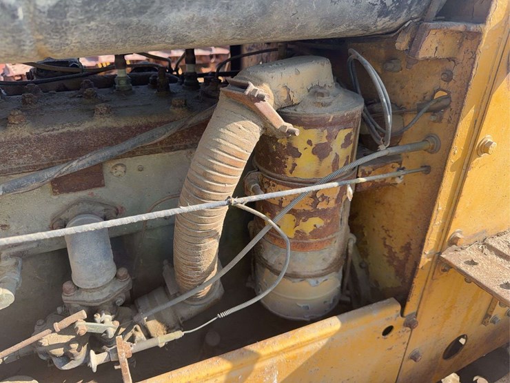 caterpillar-fifteen-image-16