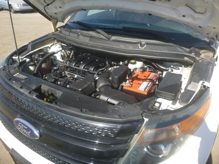 2015-ford-explorer-image-14