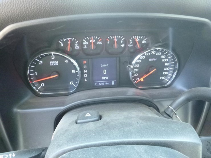 2018-chevrolet-1500-image-15