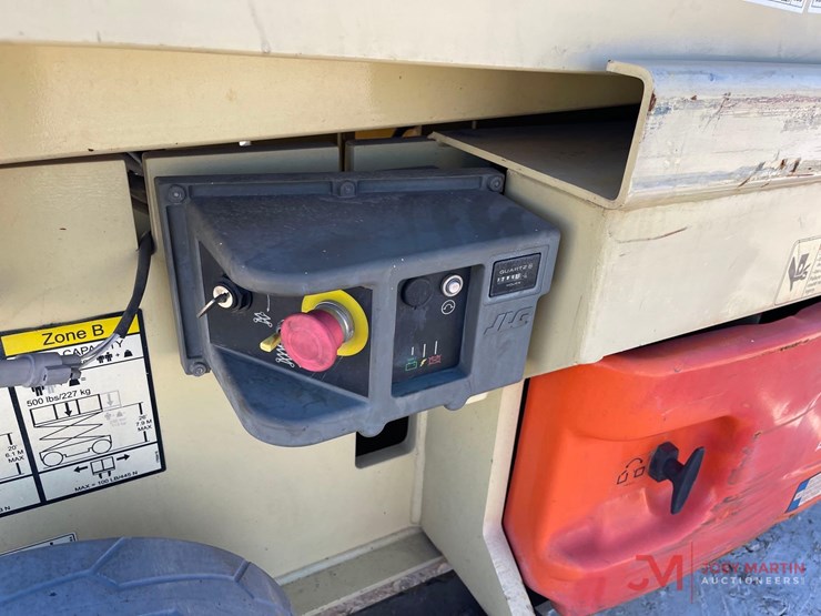 2015-jlg-2630es-image-13