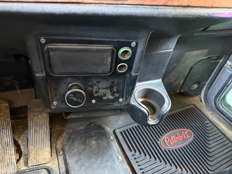 2005-peterbilt-378-image-60
