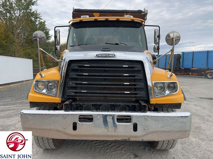 2015-freightliner-114sd-image-2