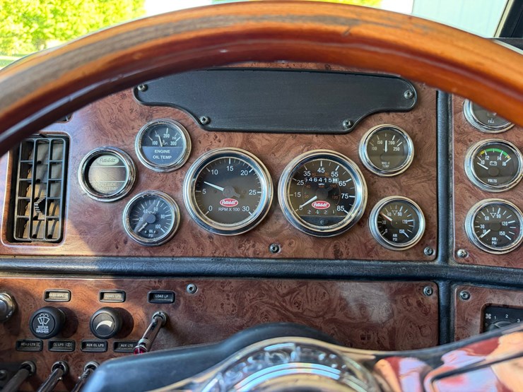 2005-peterbilt-378-image-61