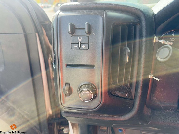 2016-chevrolet-silverado-2500hd-image-32