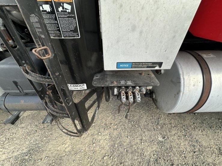 2008-sterling-l9500-image-17