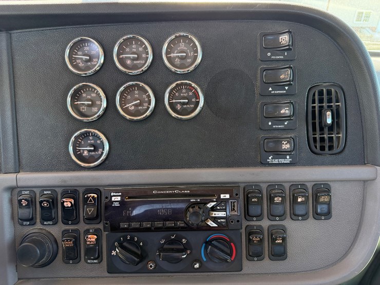2020-peterbilt-389-image-53