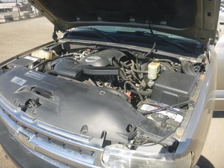 2002-chevrolet-tahoe-image-13