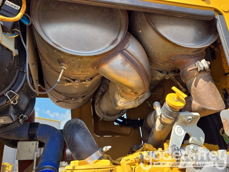 2021-caterpillar-d4-lgp-image-45