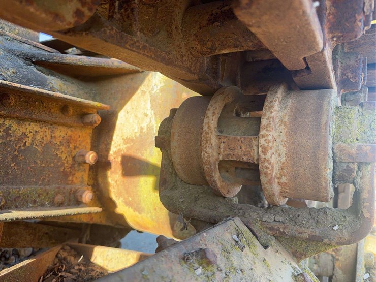 caterpillar-60-image-11