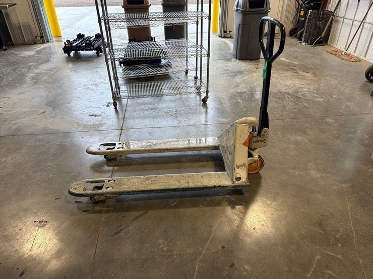 crown-pallet-jack-image-6