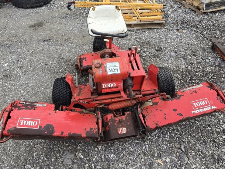 toro-professional-70-triplex-mower-image-2