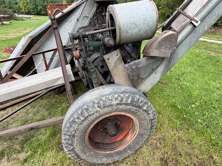 #4011-•-new-idea-corn-picker-image-10