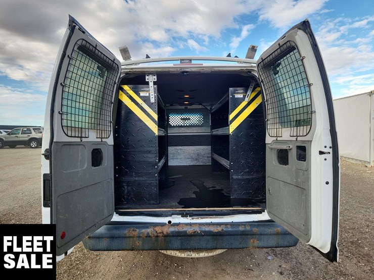 2014-ford-cargo-image-26