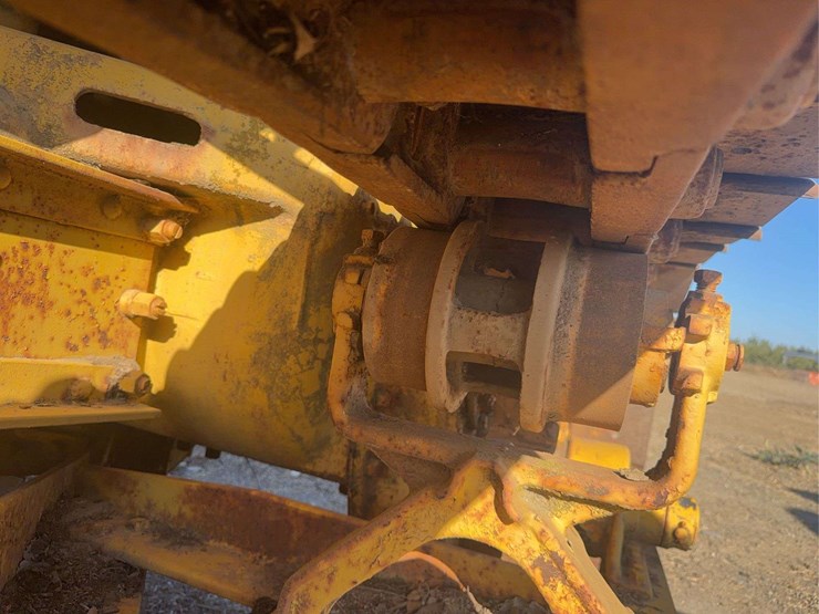 caterpillar-60-image-12