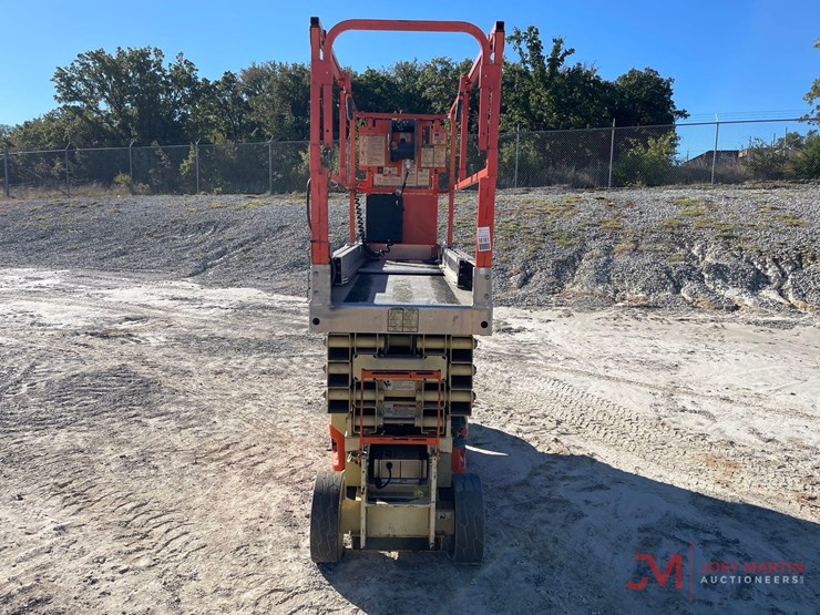 2015-jlg-2630es-image-8