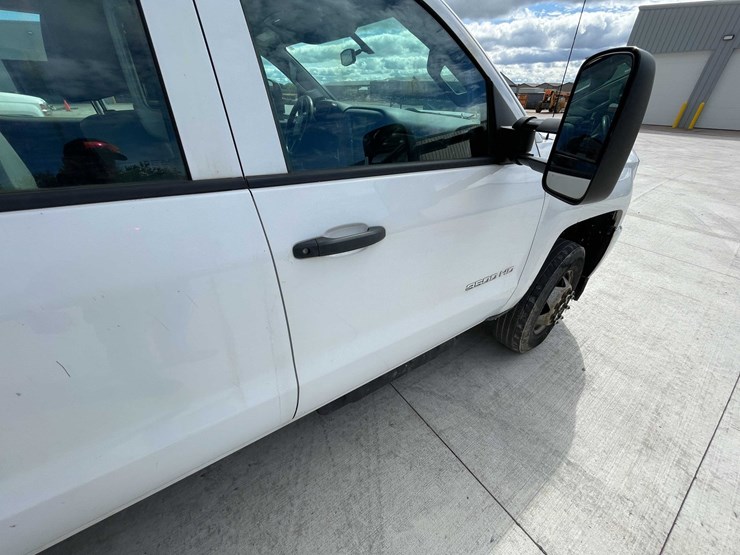 2018-chevrolet-3500-image-48