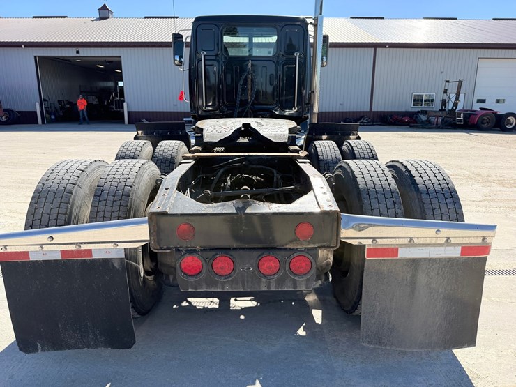 #1727-•-2020-western-star-day-cab-truck-tractor-image-4