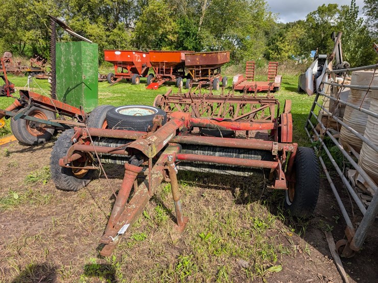 #4072-•-international-2a-hay-crimper-image-1