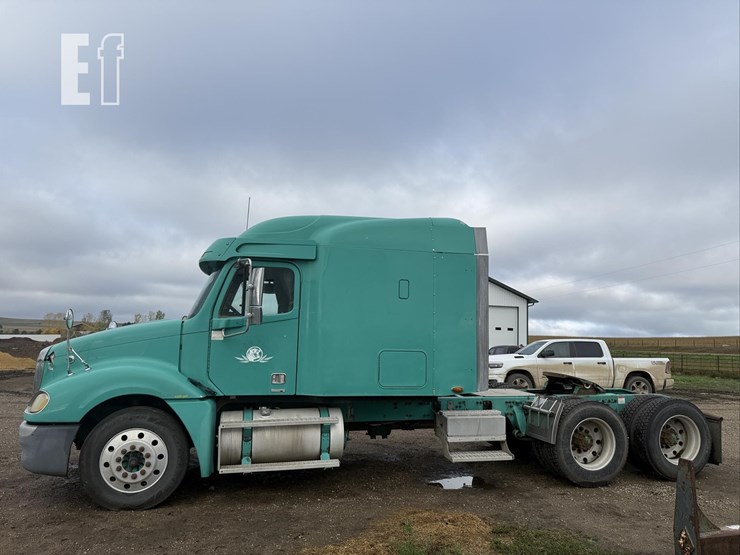 2002-freightliner-image-2