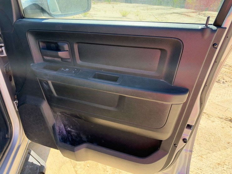 2014-dodge-1500-image-17