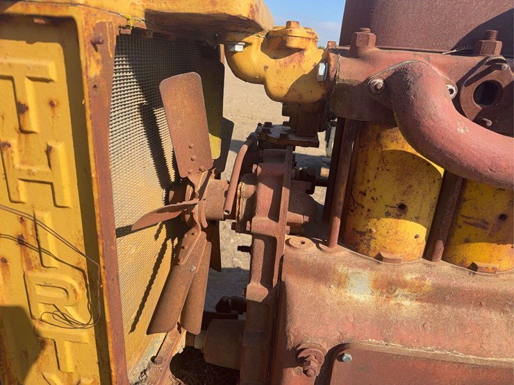 caterpillar-thirty-image-14