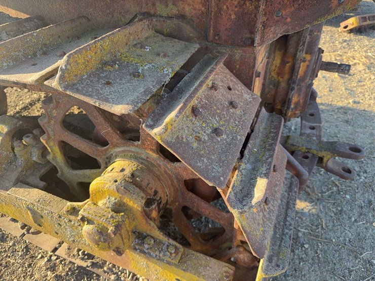 caterpillar-thirty-image-9