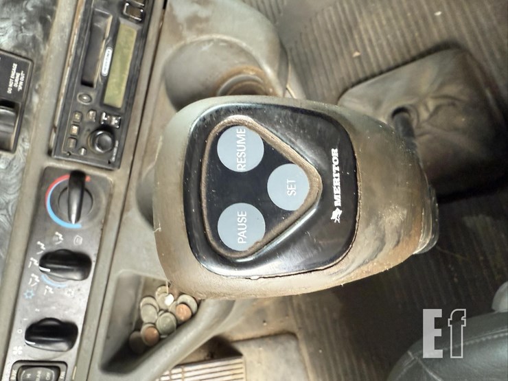 2002-freightliner-image-39