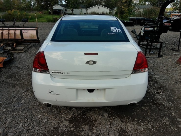 2011-chevy-impala-image-5