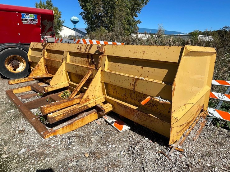 #1842-•-16'-loader-snow-pusher-attachment-image-6