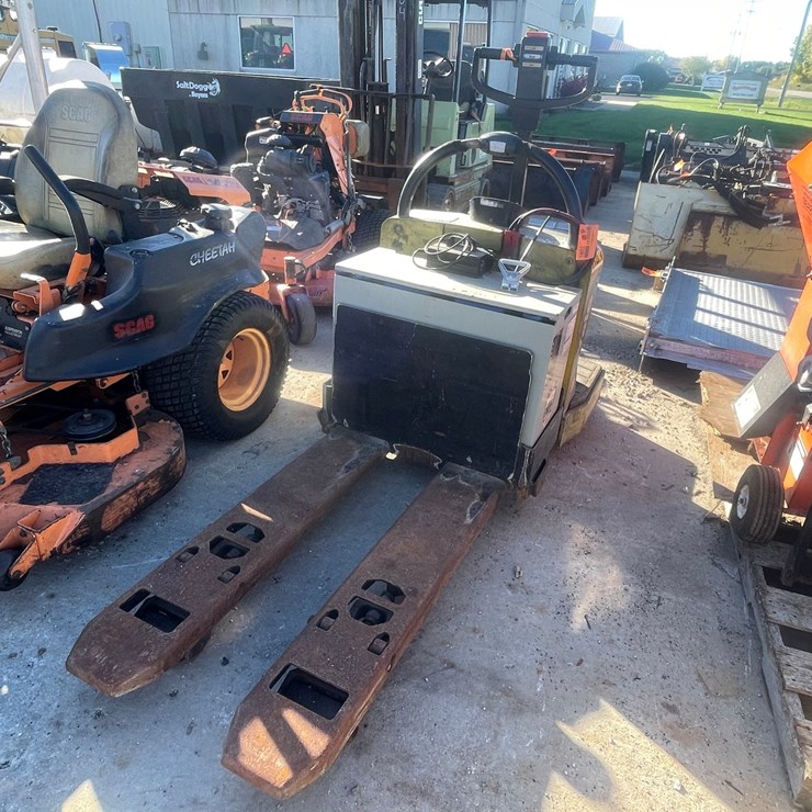 #1802 • Yale Electric Pallet Jack
