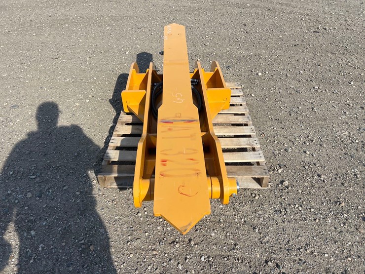 caterpillar-320-image-4