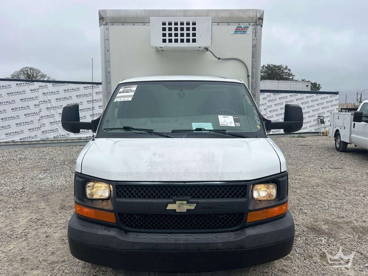 2015-chevrolet-express-4500-image-35