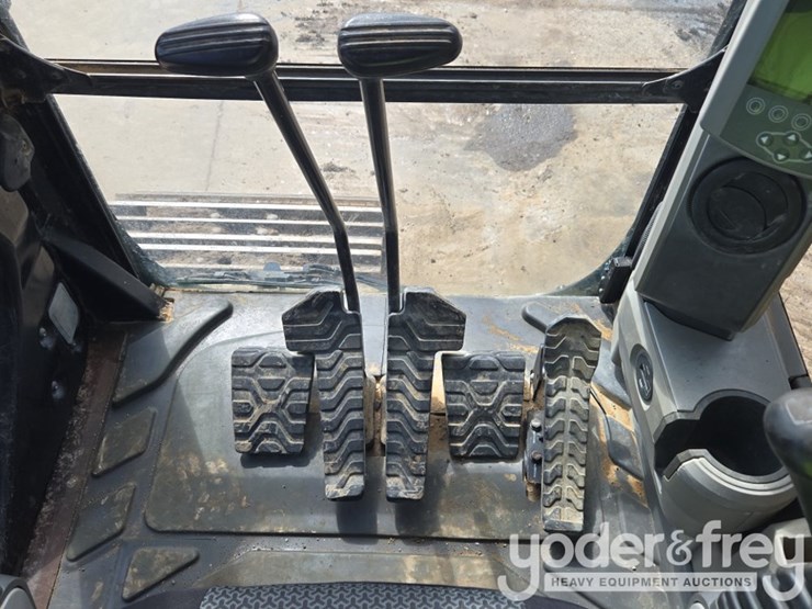 2019-caterpillar-352-image-81