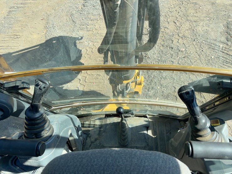 2017-deere-410l-image-24