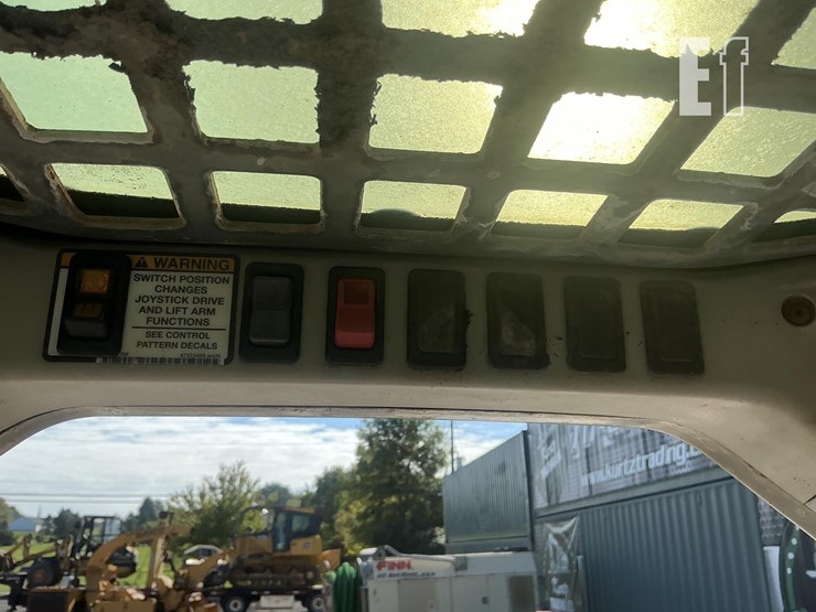 2011-bobcat-t190-image-12