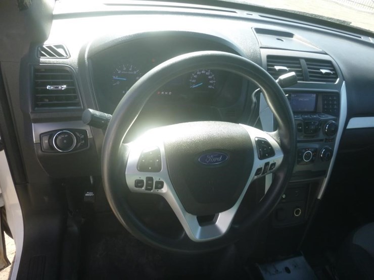 2015-ford-explorer-image-11