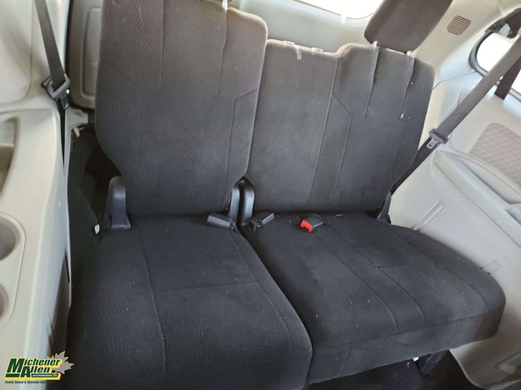 2012-dodge-grand-caravan-image-23