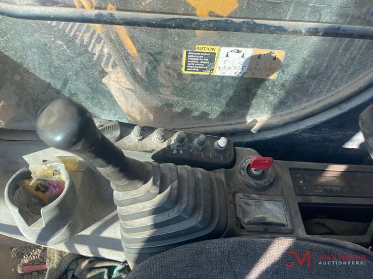 deere-330c-lc-image-19